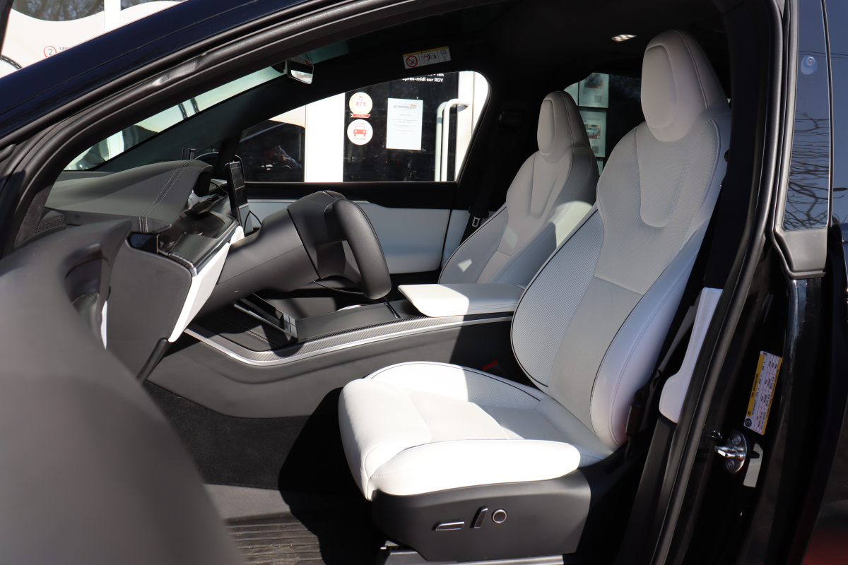 Tesla Model X — 19