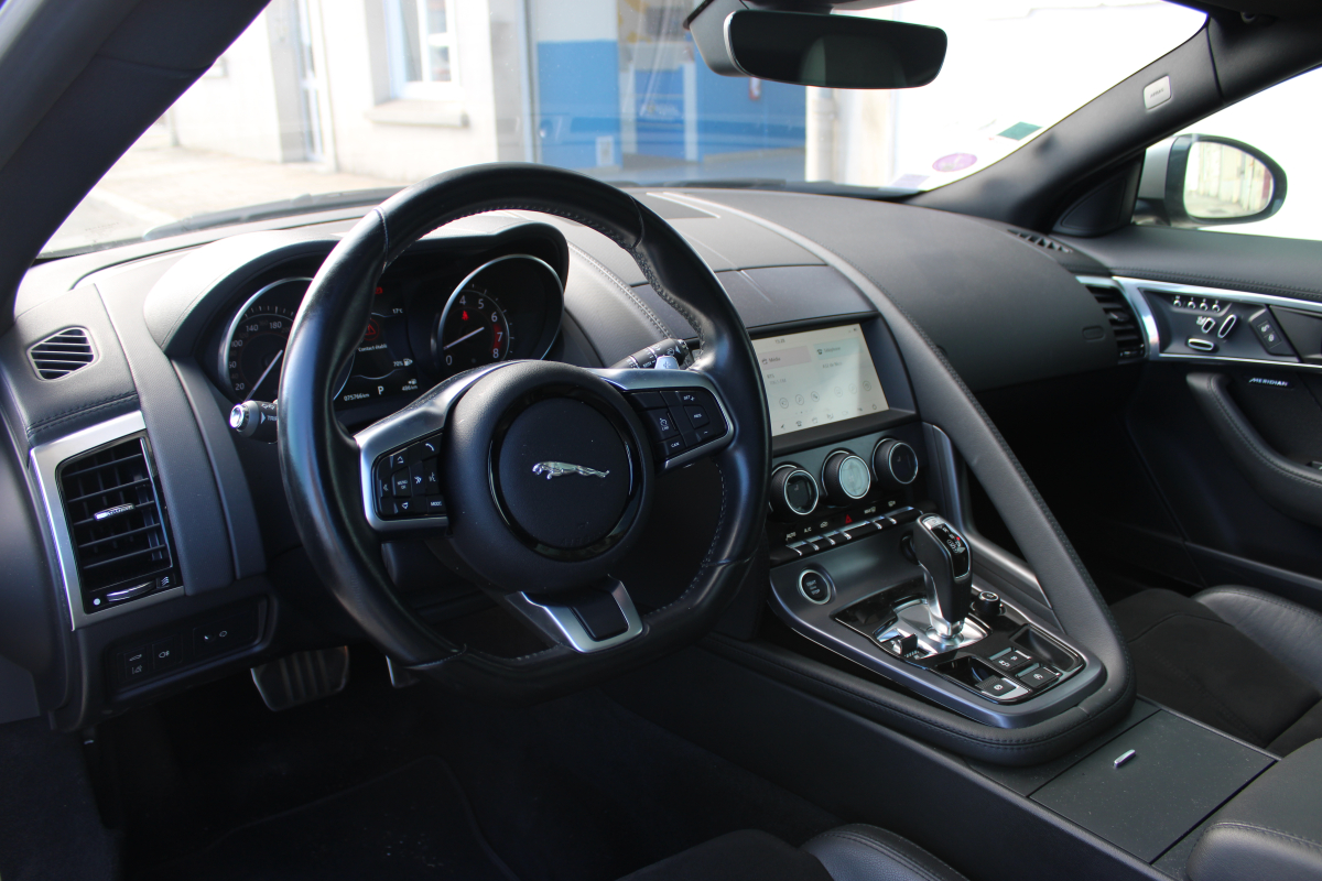 Jaguar F-Type — 10