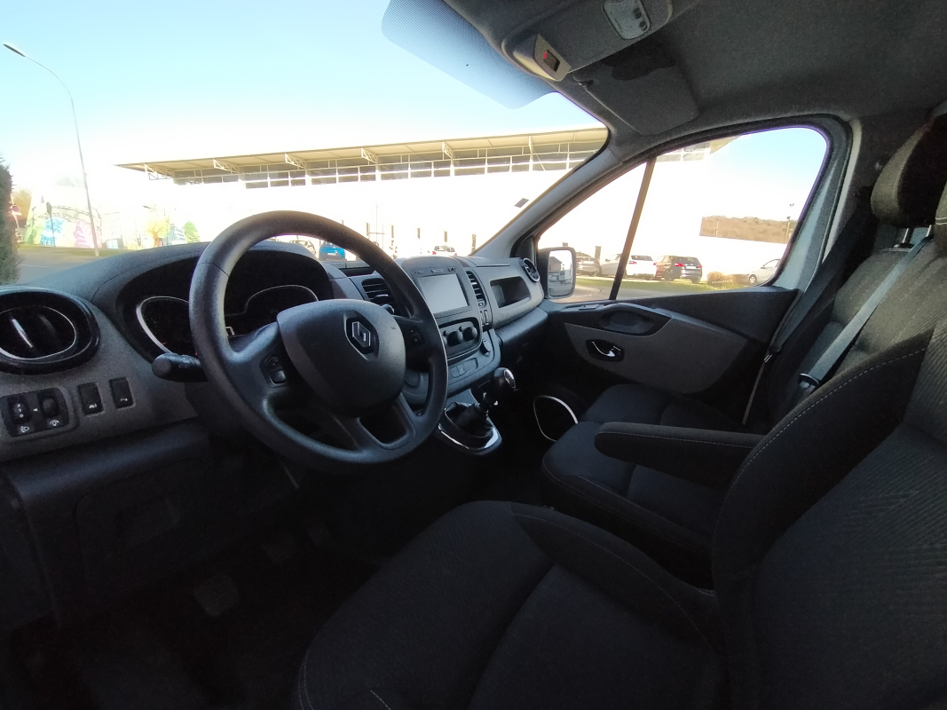 Renault Trafic — 10
