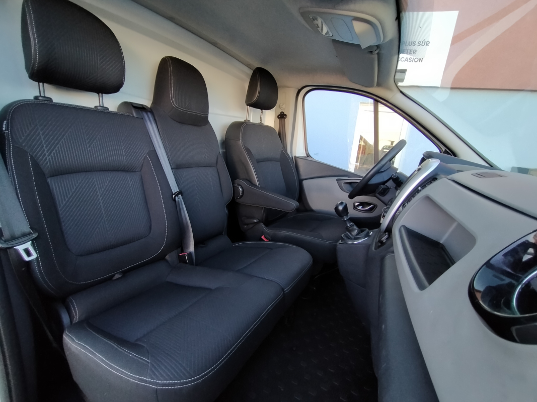 Renault Trafic — 11