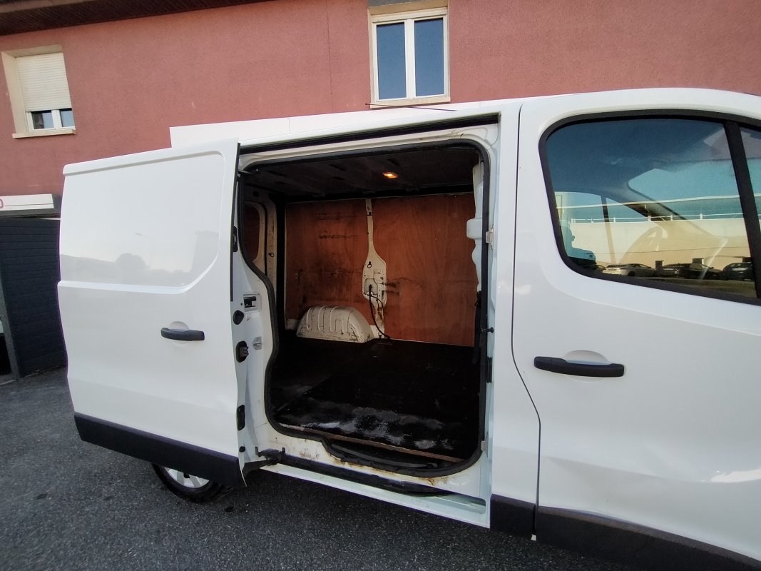 Renault Trafic — 24