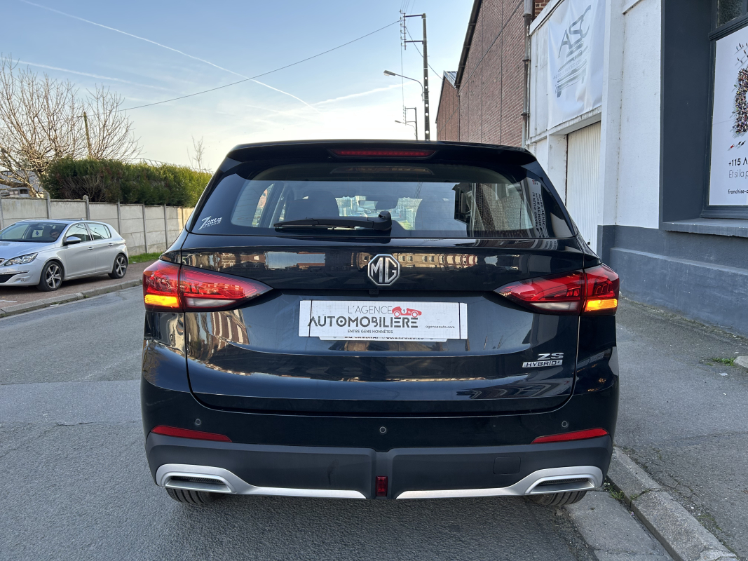 MG ZS — 8