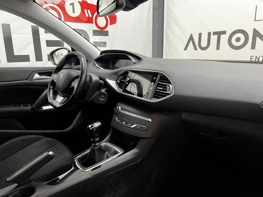 Peugeot 308 — 10