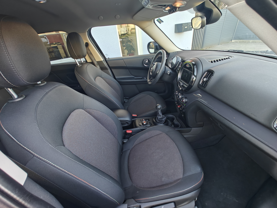 Mini Countryman — 16