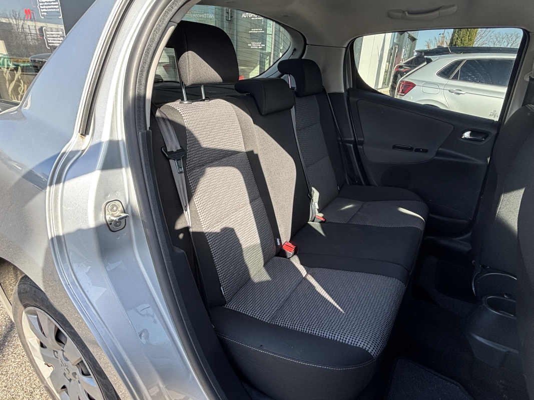 Peugeot 207 — 13