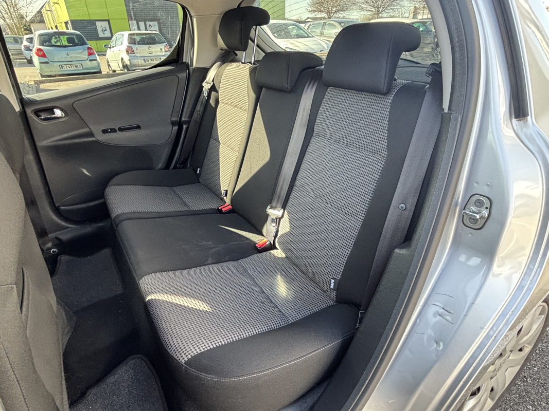 Peugeot 207 — 12
