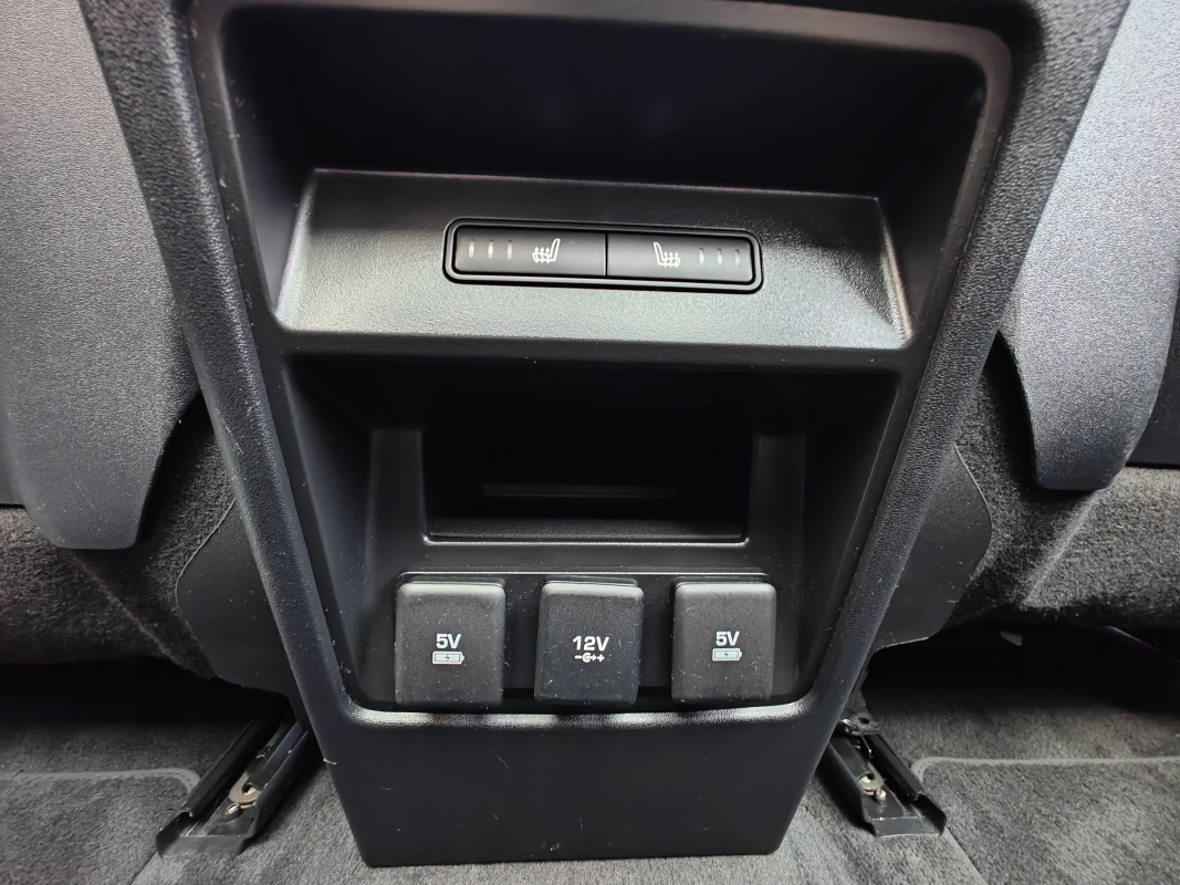 Land Rover Discovery Sport — 24