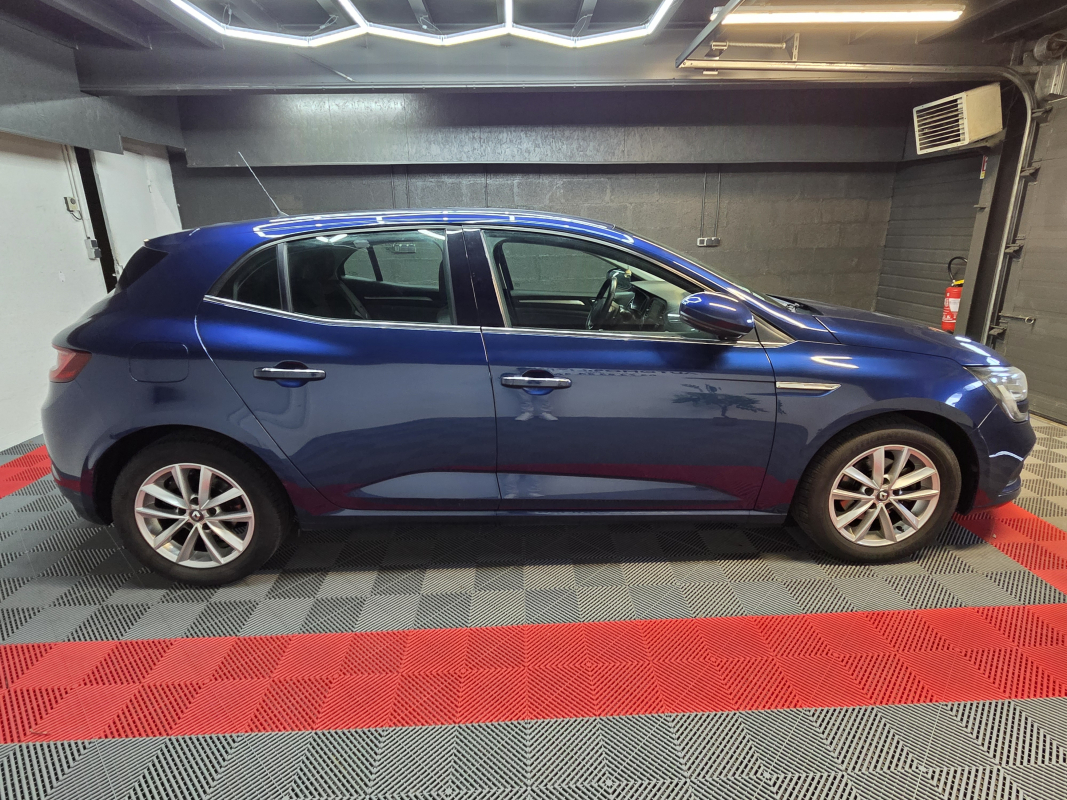 Renault Megane — 4