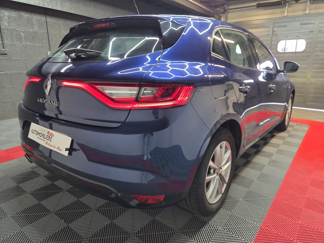 Renault Megane — 5