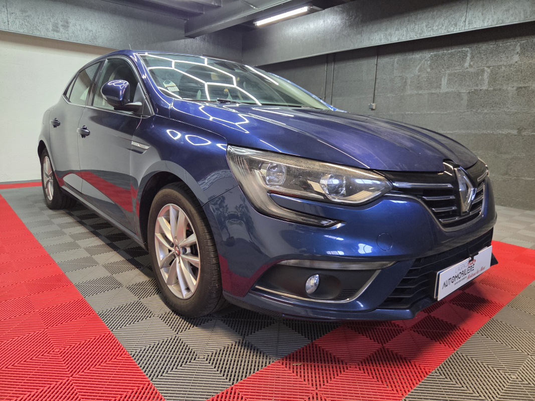 Renault Megane — 3