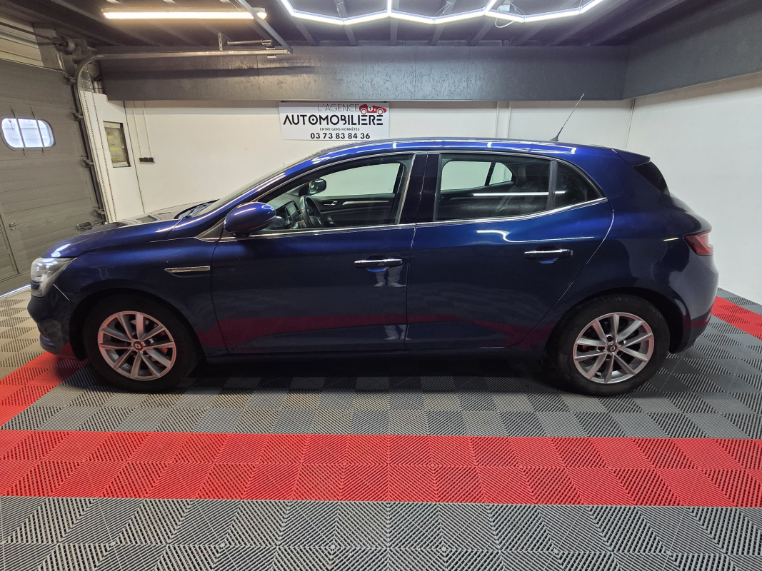 Renault Megane — 8
