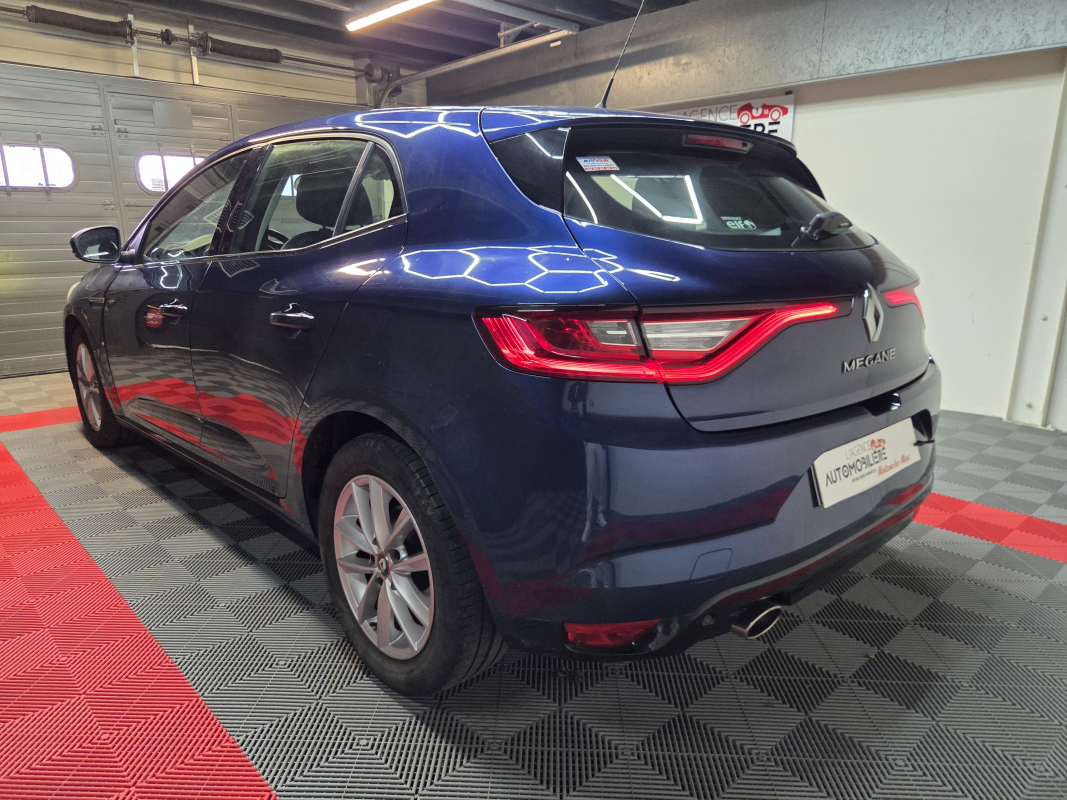 Renault Megane — 7