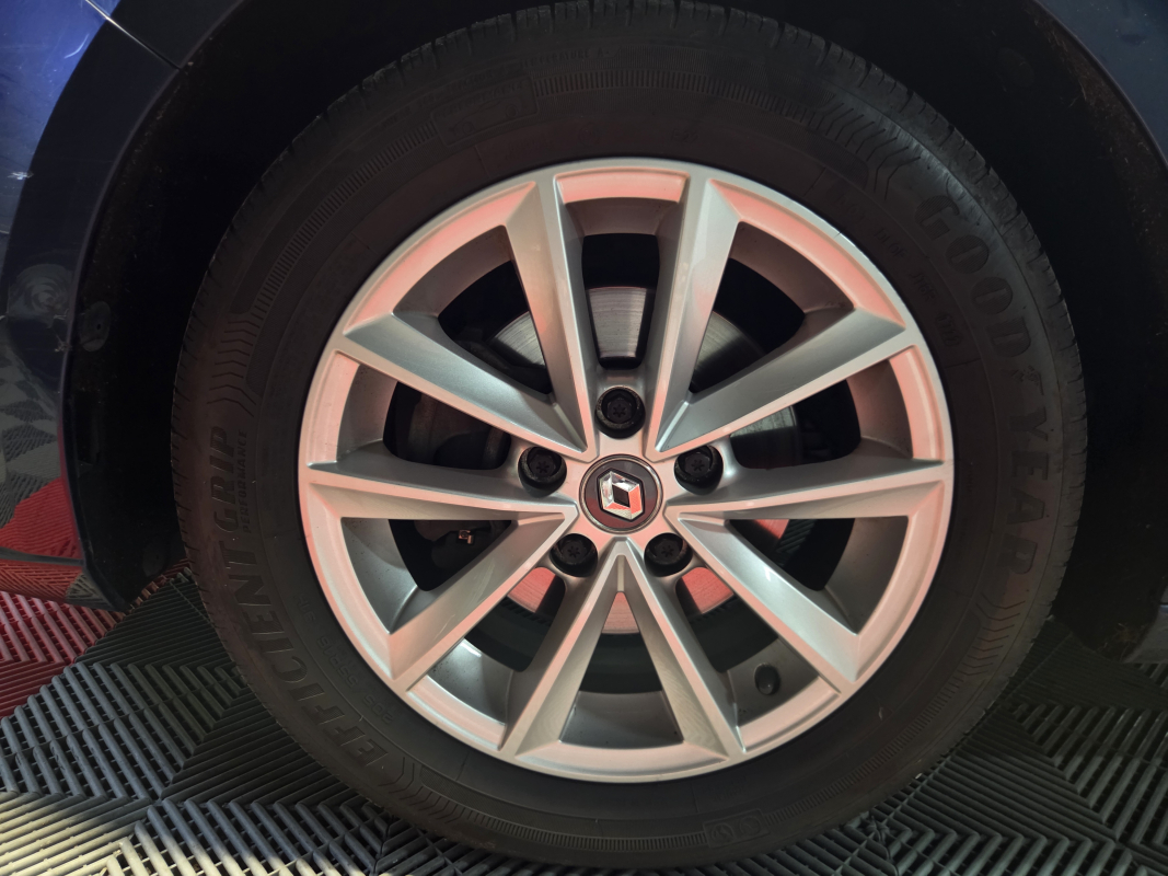 Renault Megane — 19