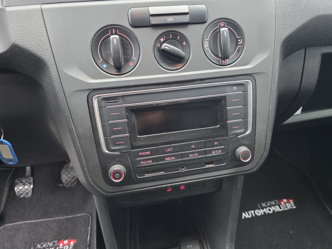 Volkswagen Caddy Van — 17