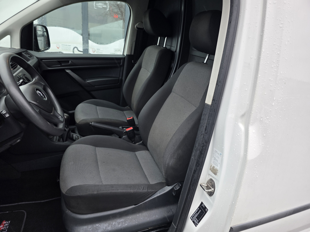 Volkswagen Caddy Van — 10