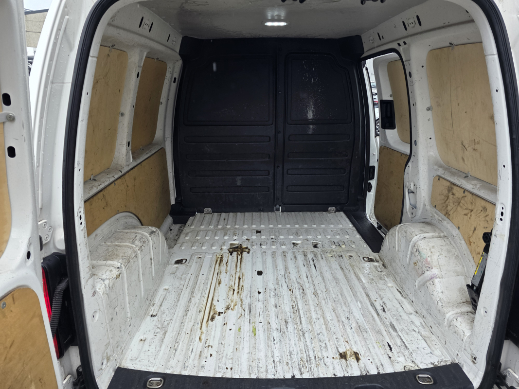 Volkswagen Caddy Van — 11