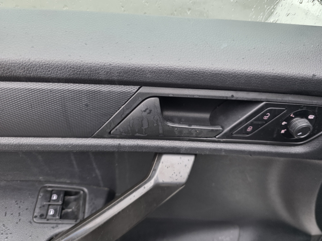 Volkswagen Caddy Van — 20