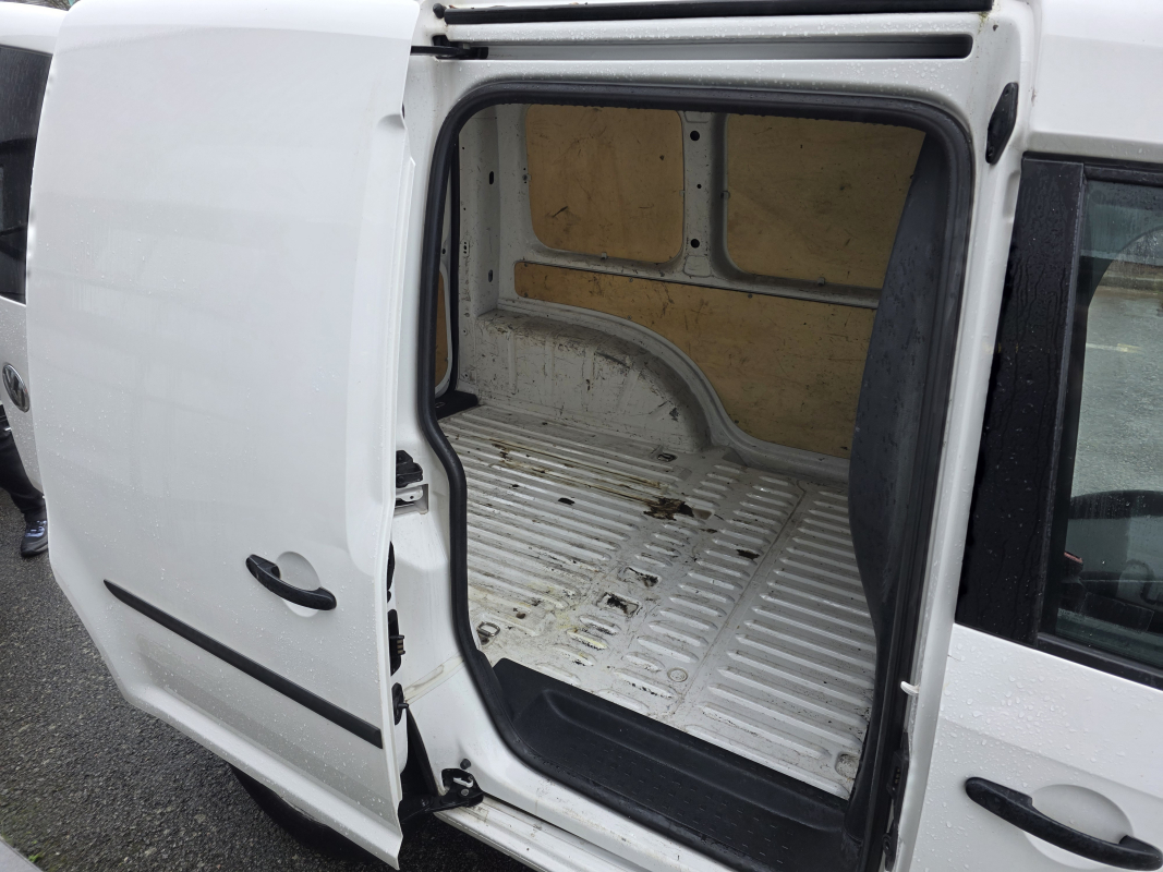 Volkswagen Caddy Van — 13