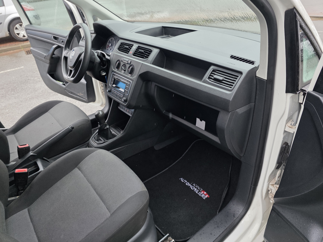 Volkswagen Caddy Van — 12
