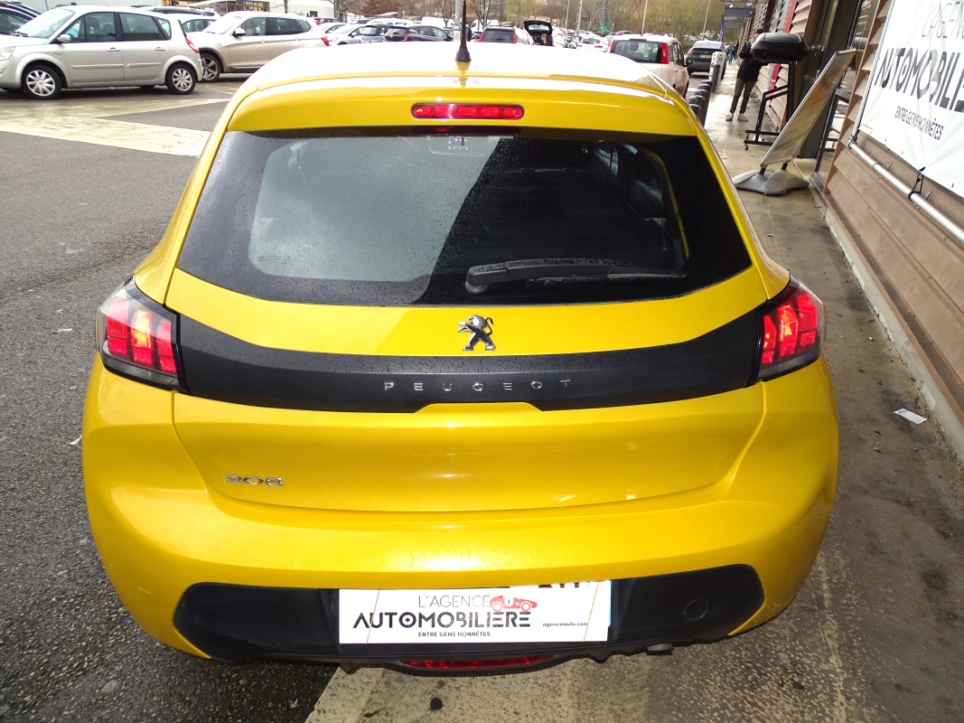 Peugeot 208 — 7