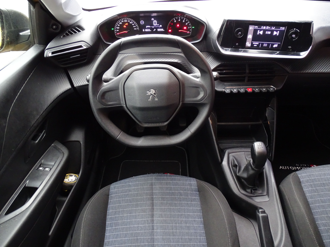 Peugeot 208 — 23