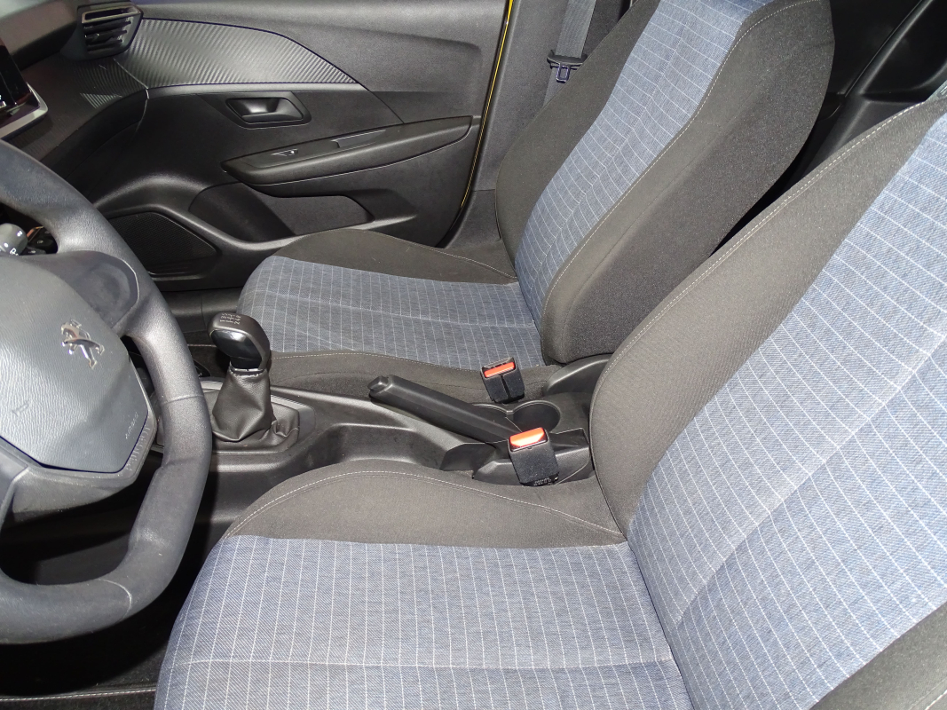 Peugeot 208 — 13
