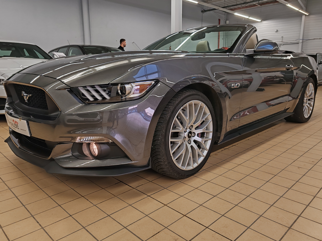 Ford Mustang — 7