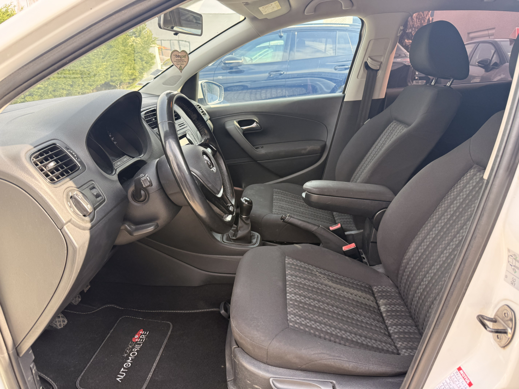 Volkswagen Polo — 12