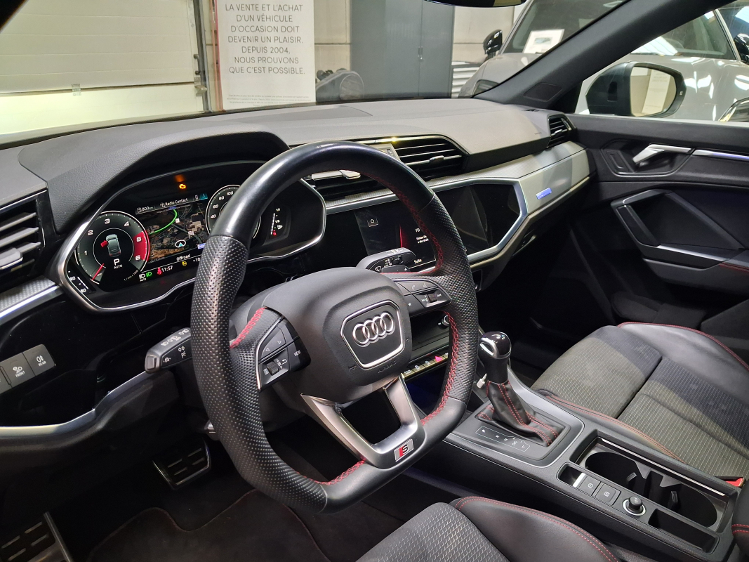 Audi Q3 — 12