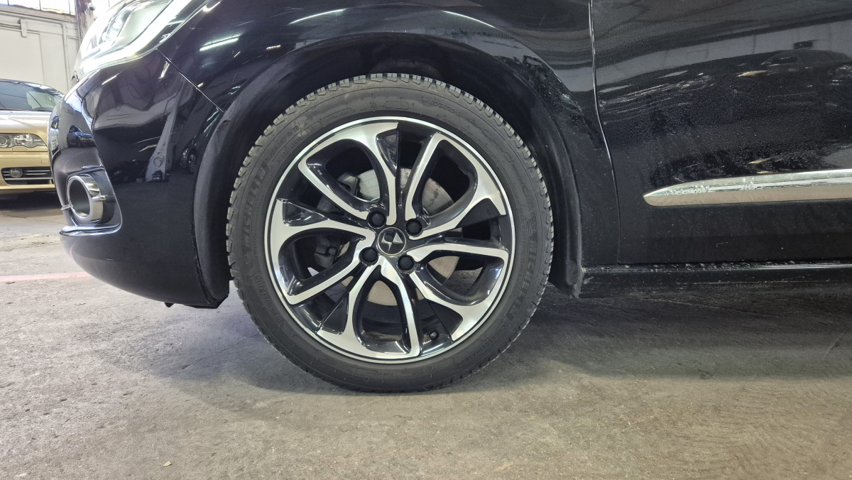DS DS4 — 28