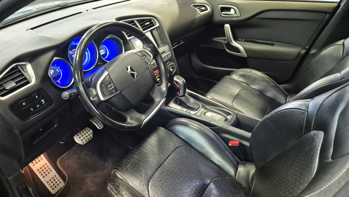 DS DS4 — 8