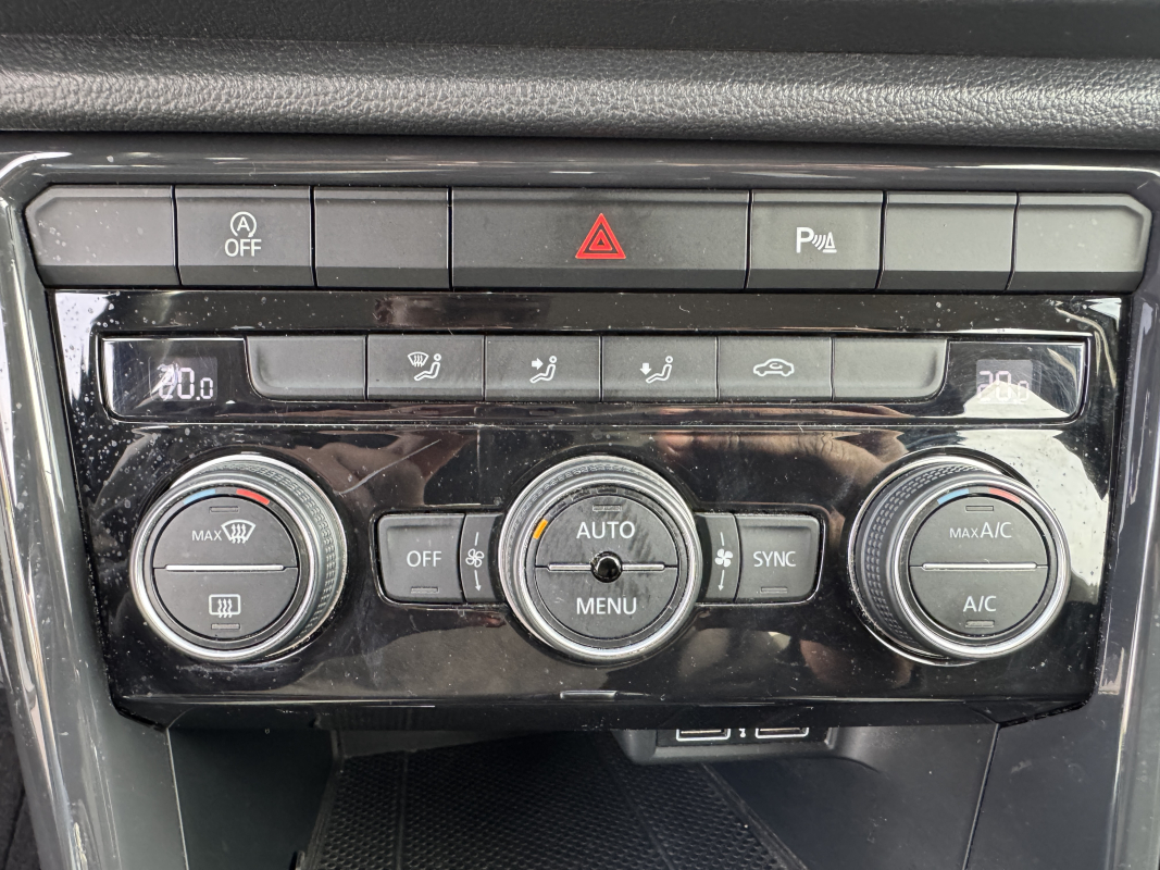 Volkswagen T-roc — 18