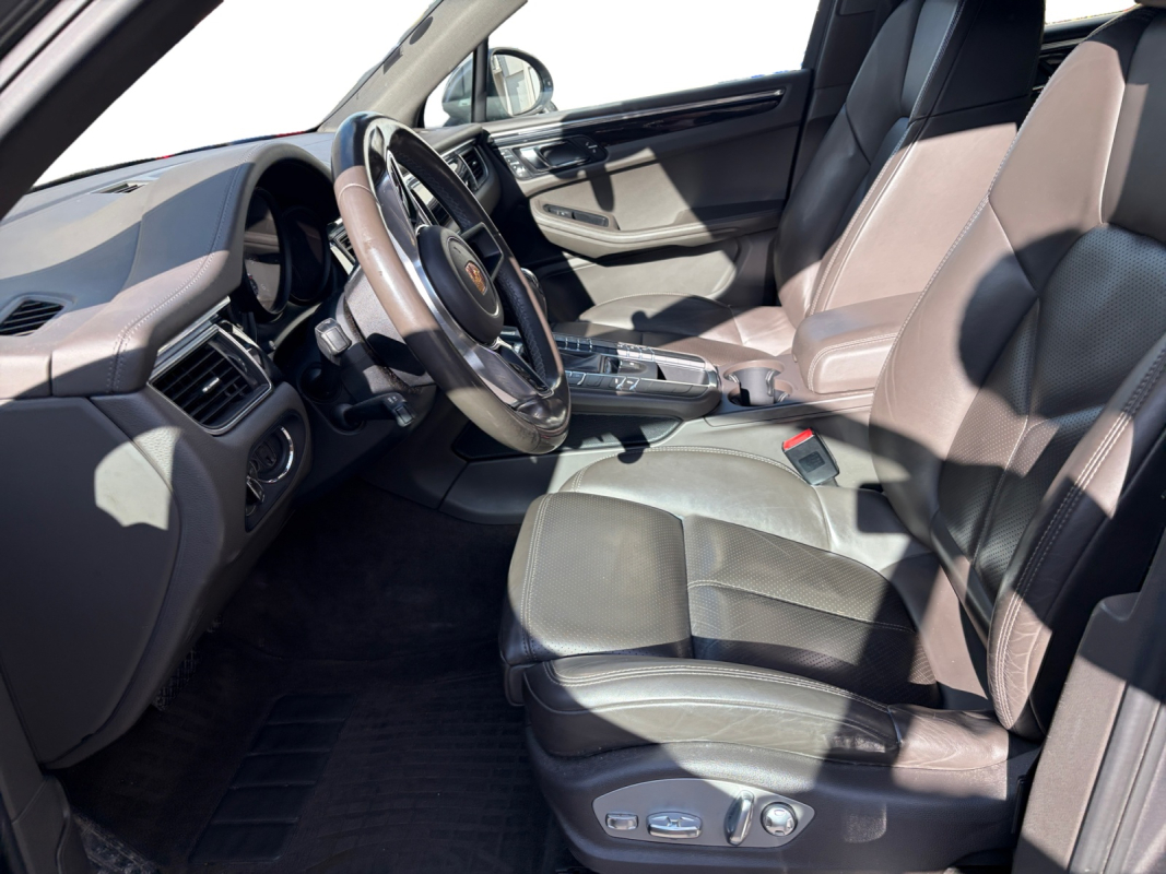 Porsche Macan — 10