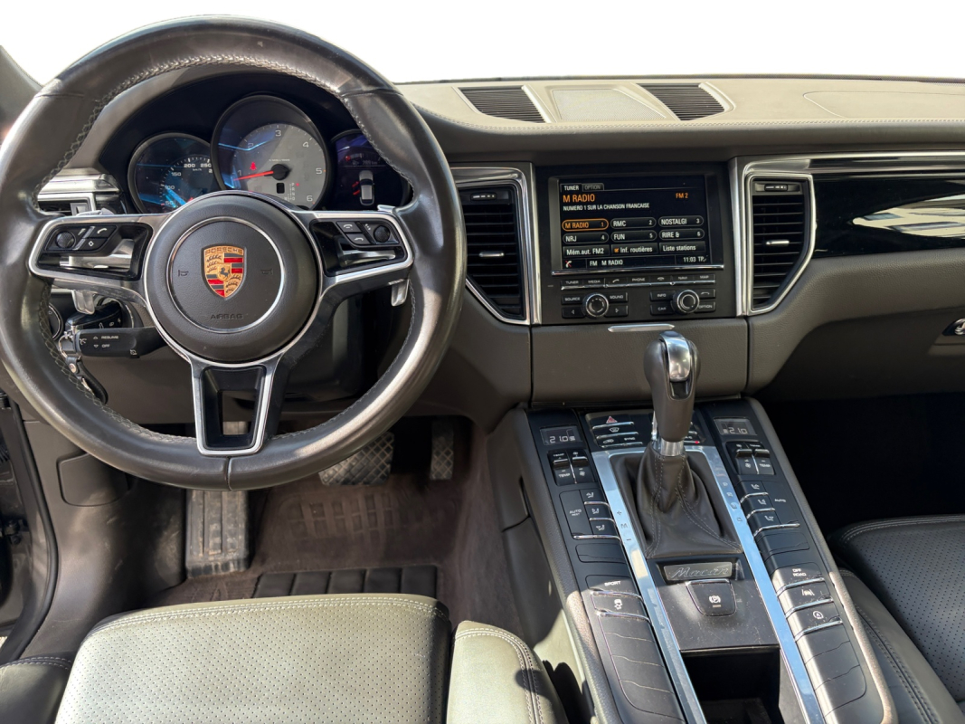 Porsche Macan — 12