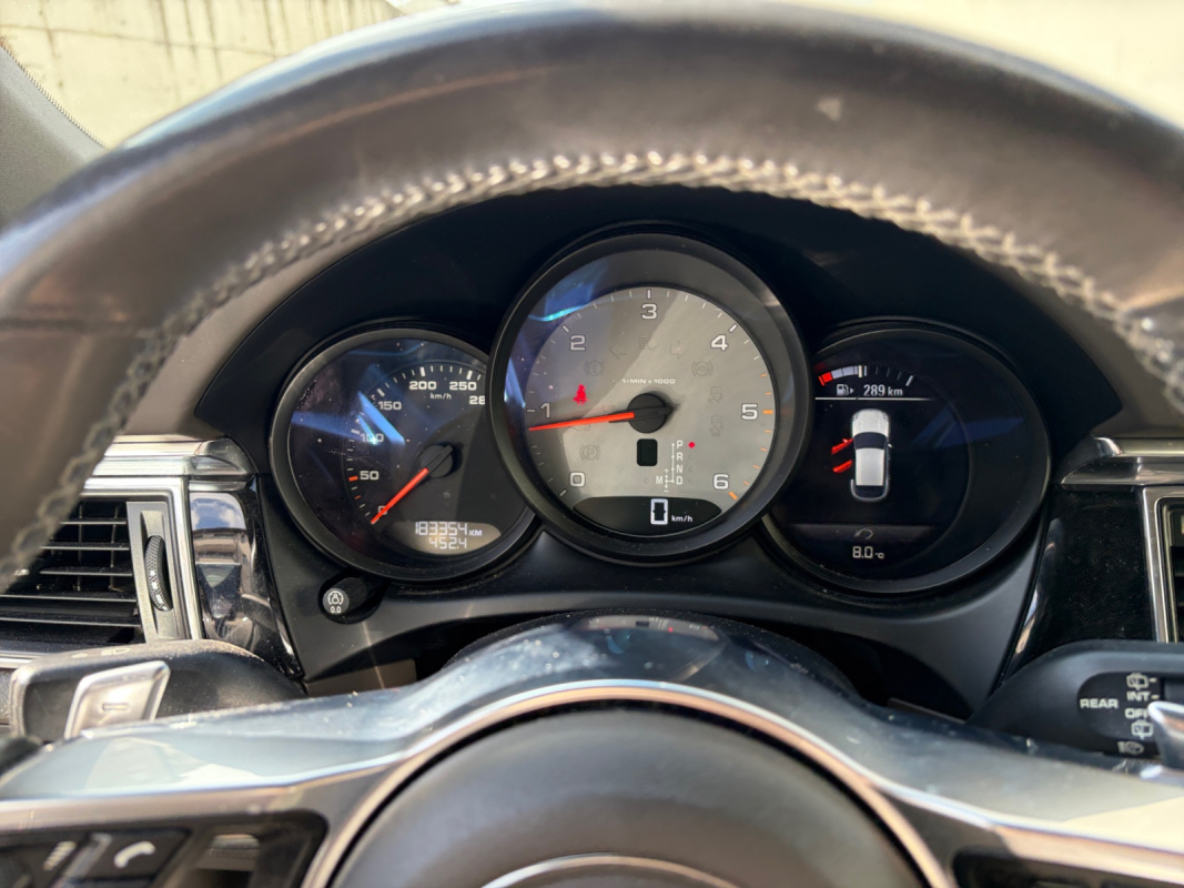 Porsche Macan — 14
