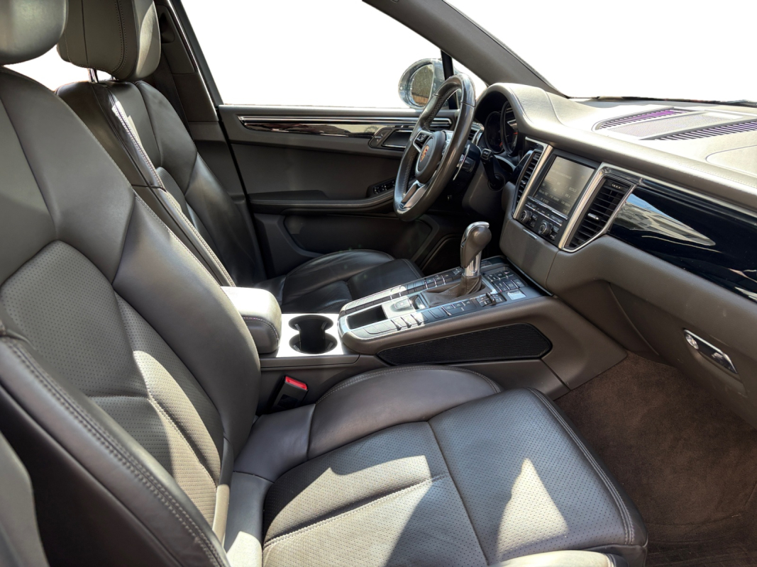 Porsche Macan — 17