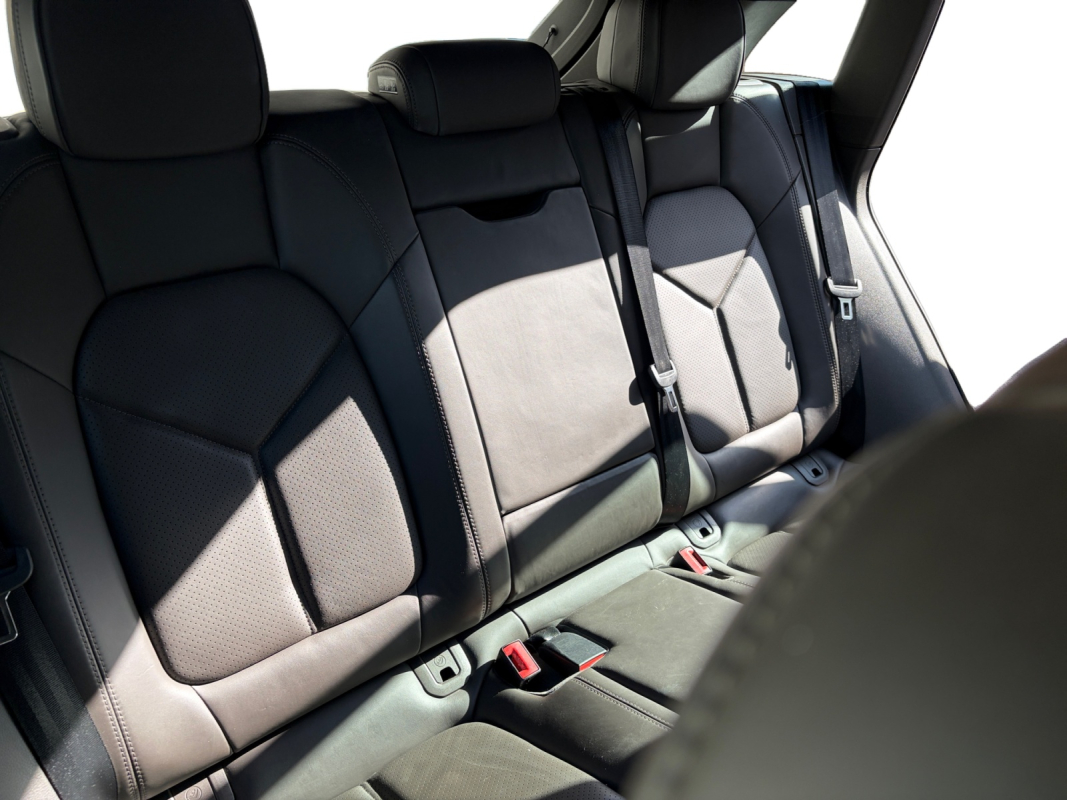 Porsche Macan — 18