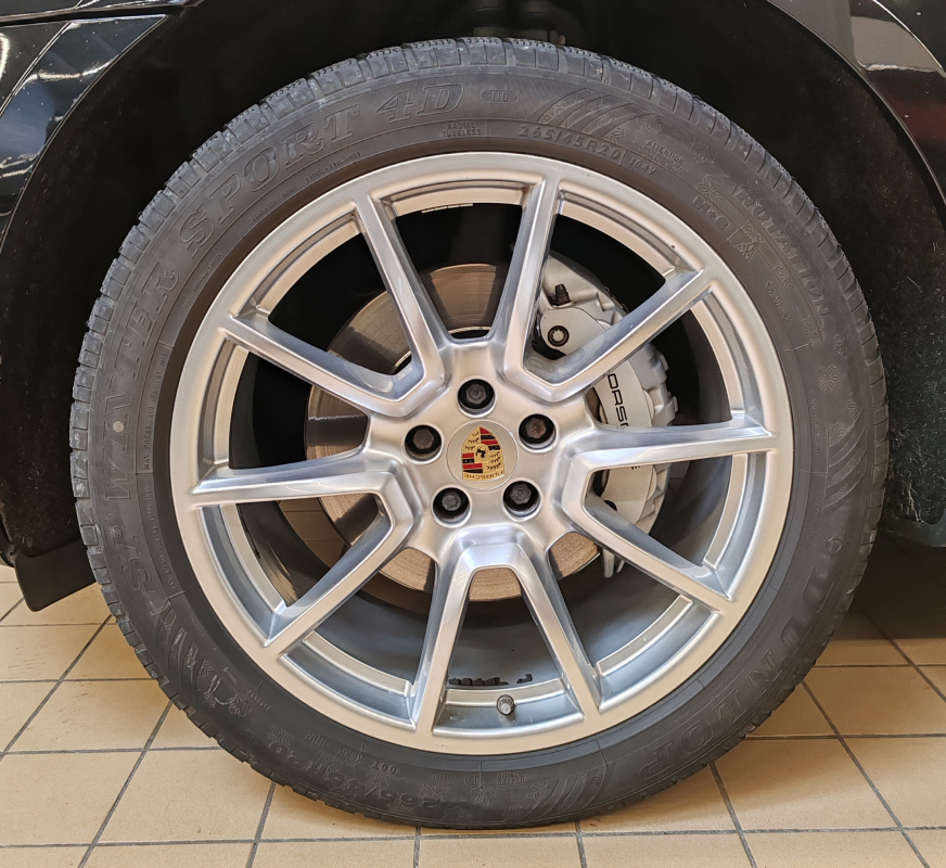 Porsche Macan — 24