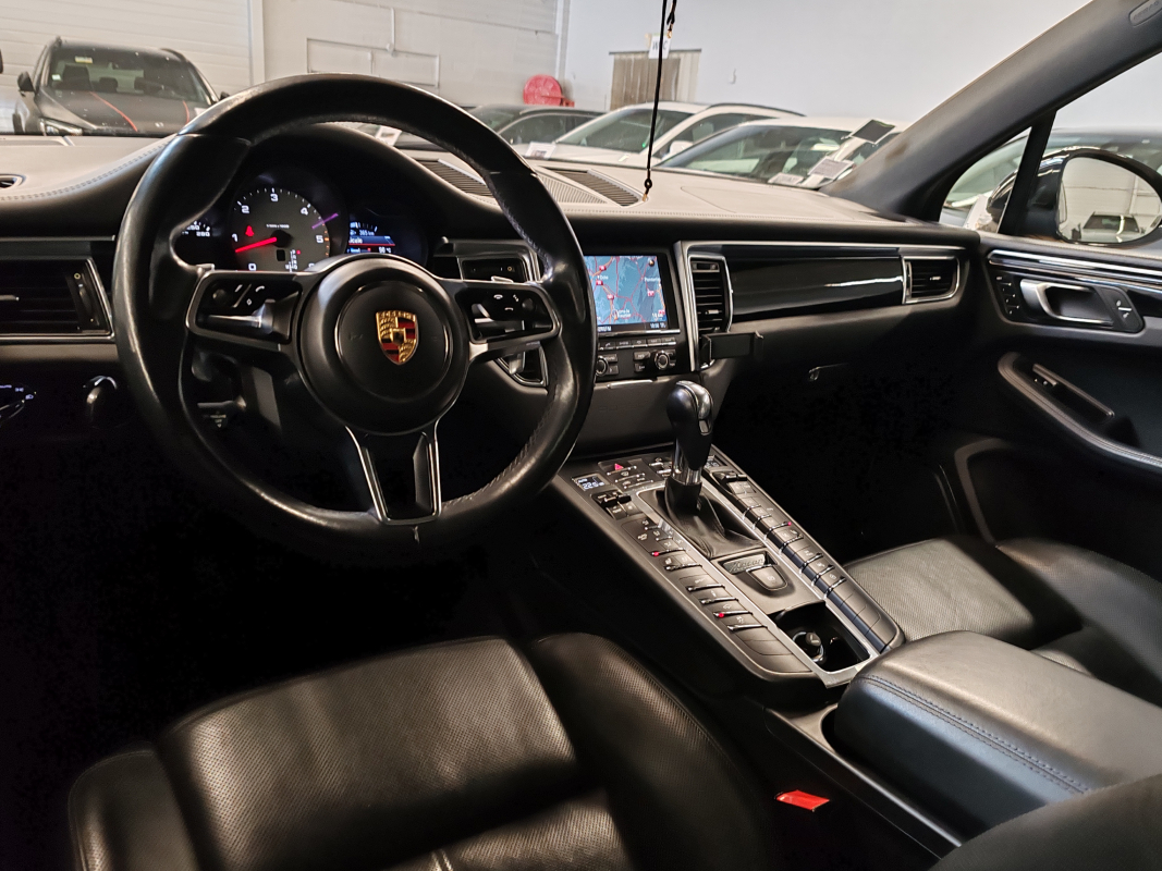 Porsche Macan — 12