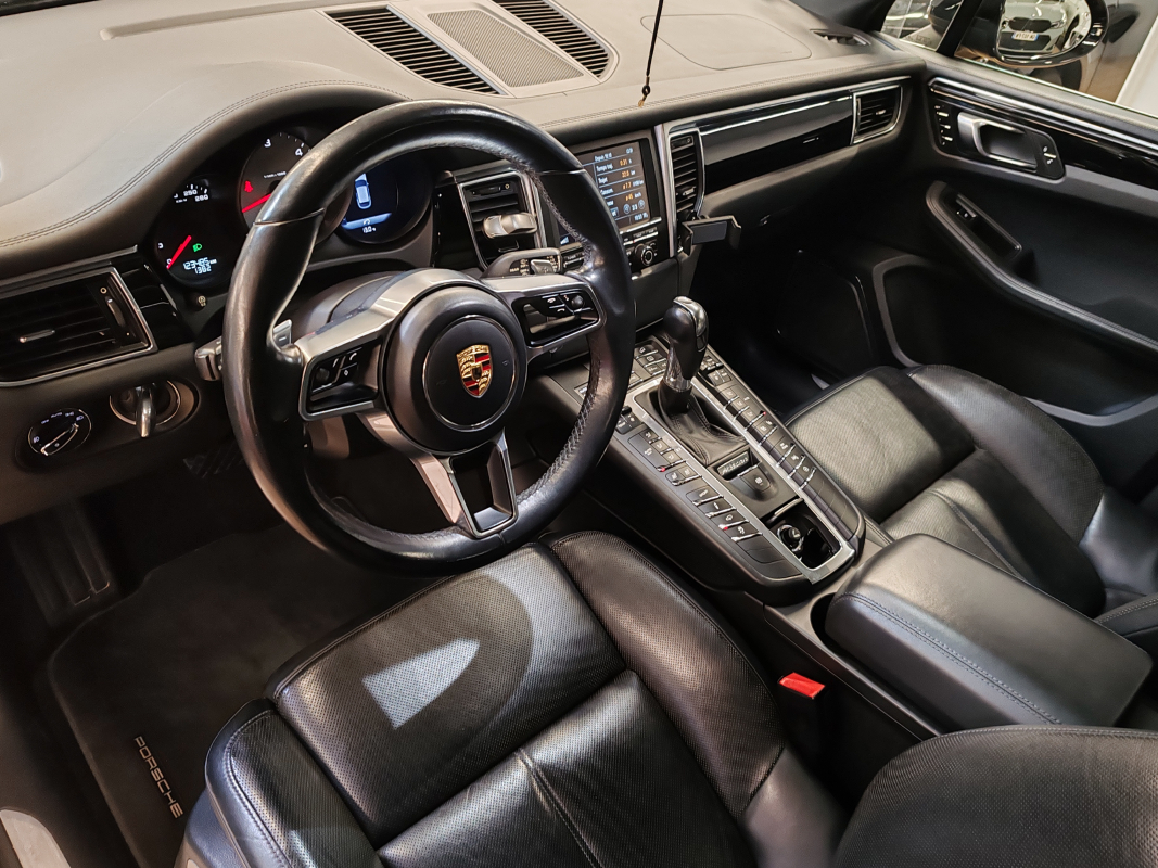 Porsche Macan — 8