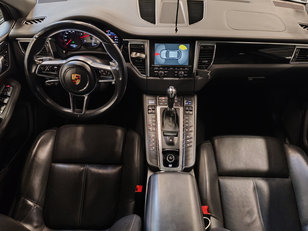 Porsche Macan — 10