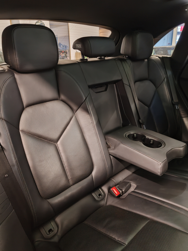 Porsche Macan — 18