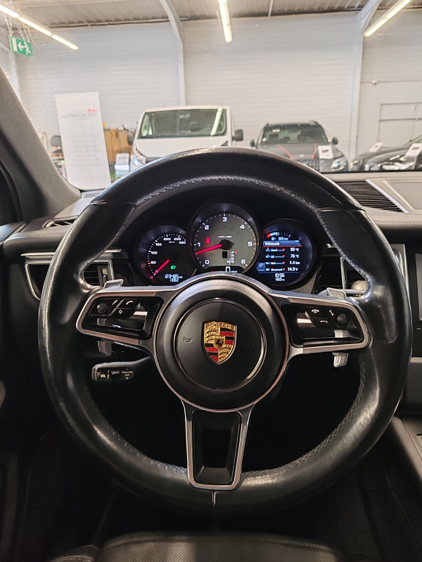 Porsche Macan — 13