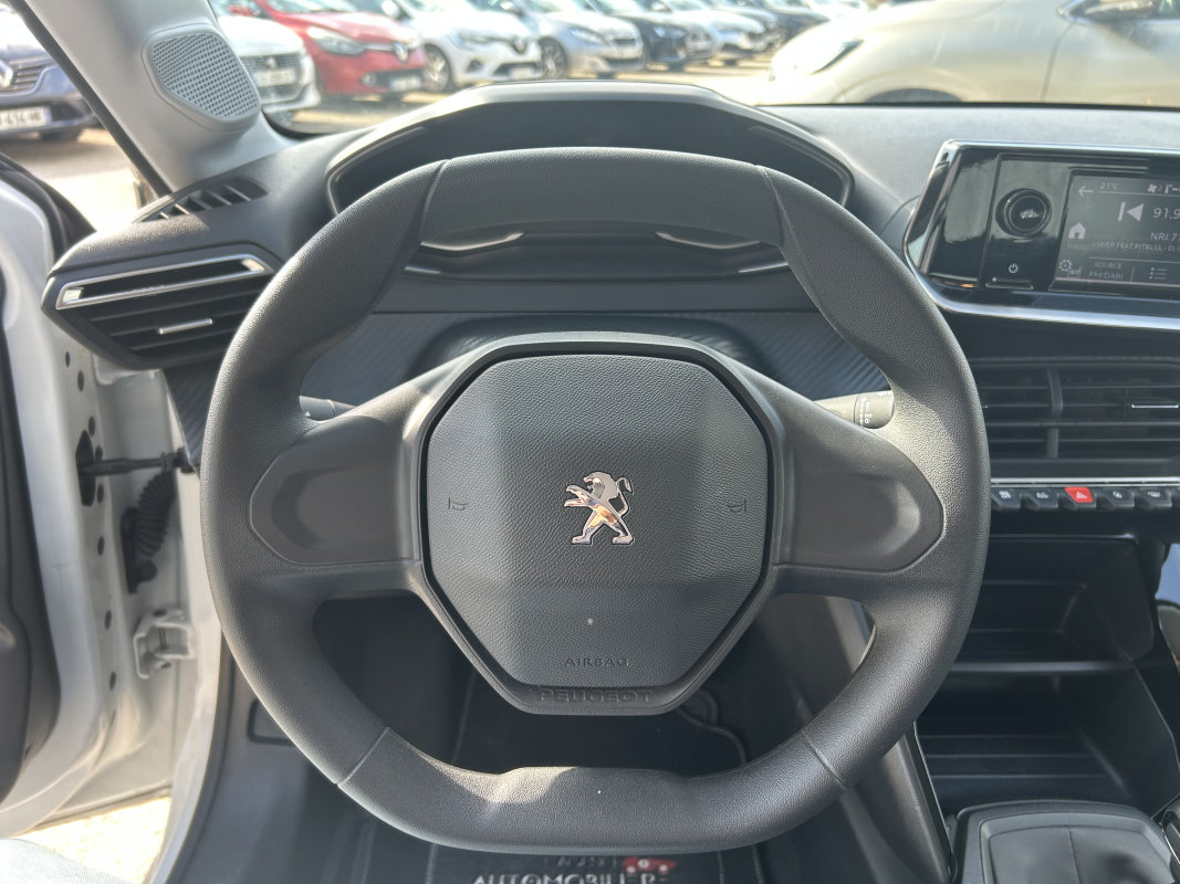Peugeot 208 — 15