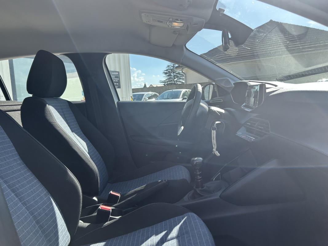 Peugeot 208 — 11