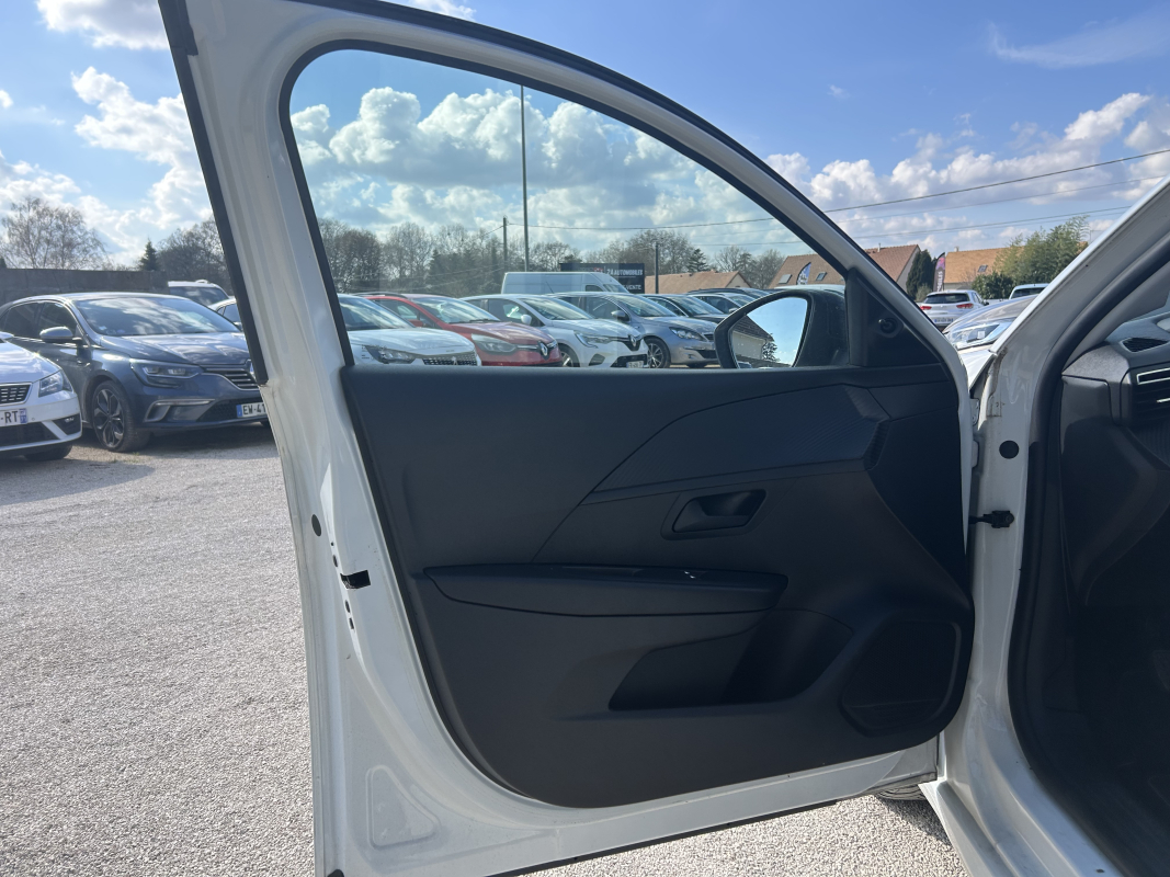 Peugeot 208 — 21