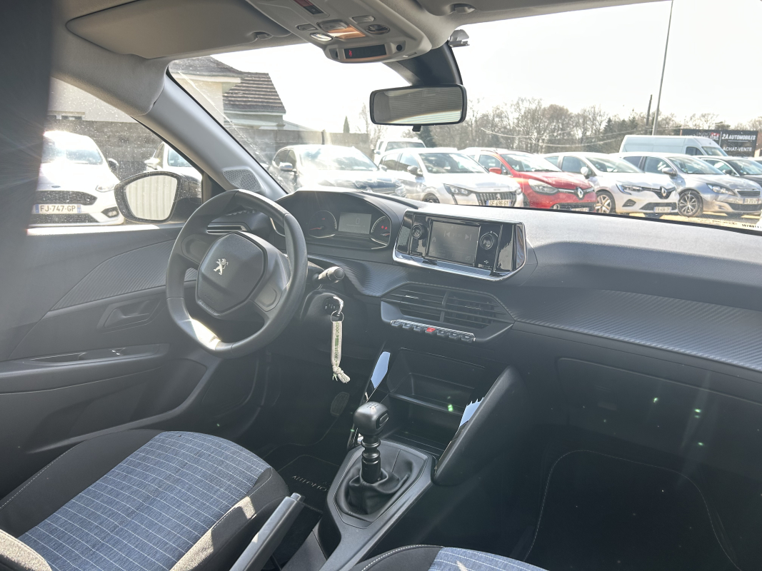 Peugeot 208 — 10