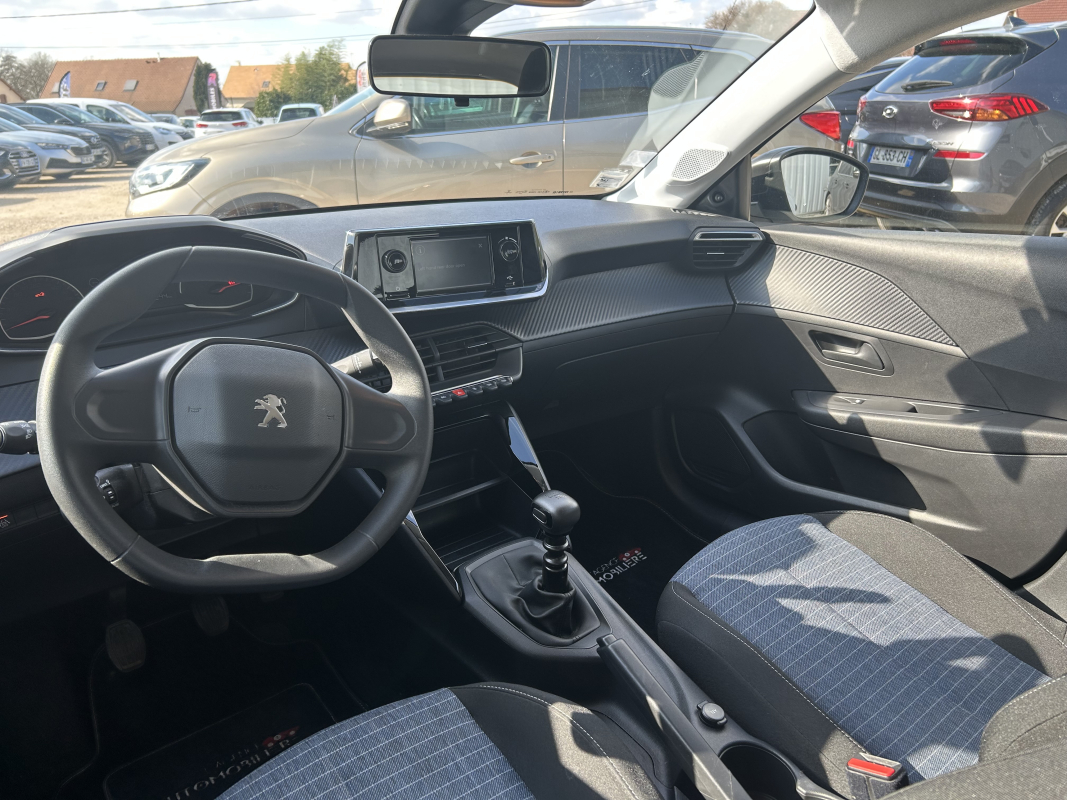 Peugeot 208 — 12
