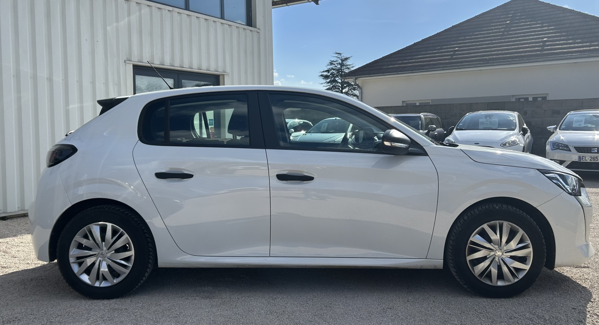 Peugeot 208 — 9