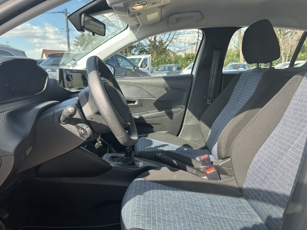 Peugeot 208 — 13